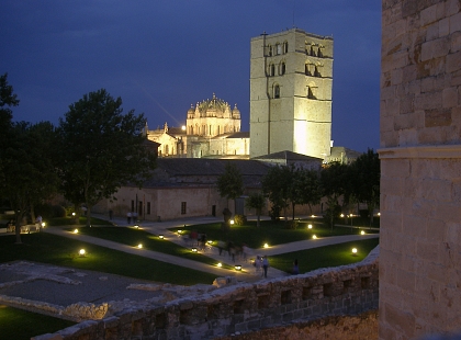 Visita nocturna de Zamora (Luces y leyendas)
