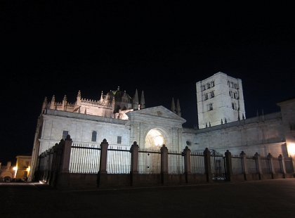 Visita nocturna de Zamora (Luces y leyendas)