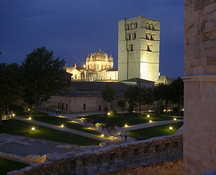 Visita nocturna de Zamora (Luces y leyendas)